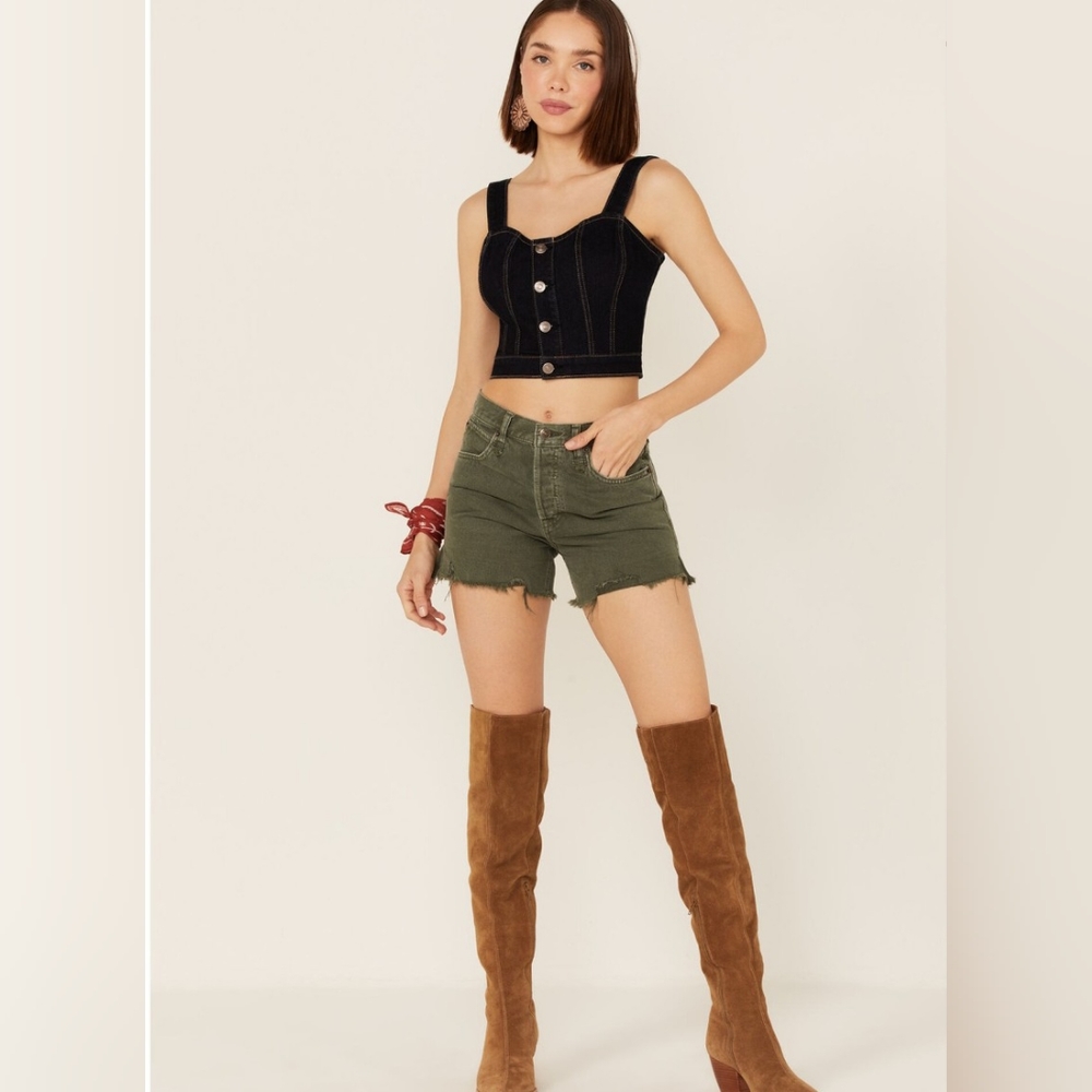 Free People Makai Cutoff Denim Shorts in Army. Size 26